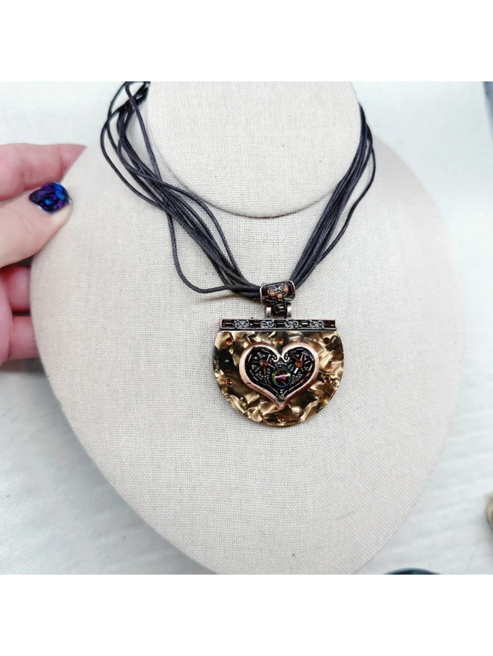 398u. Brown Resin Heart Bronze